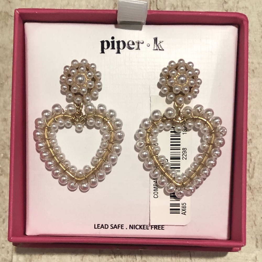 🤍 Heart Statement Earrings - Pearl Earrings 
Valentine’s Day Earrings - Picture 3 of 3